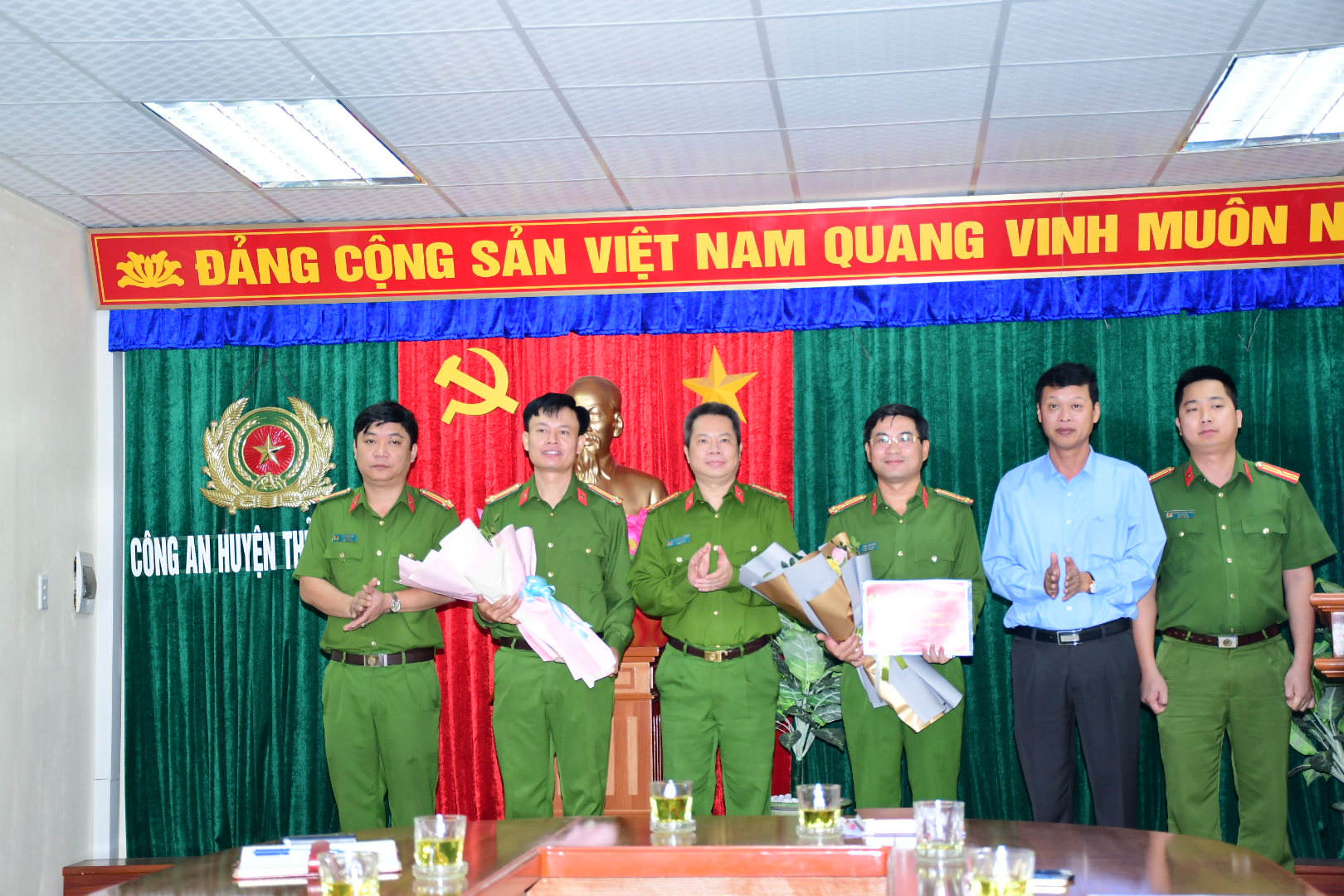 Khen thưởng Công an huyện Thủy Nguyên